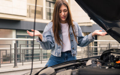 ¿CARRO VARADO? GUÍA SEGURA PARA «DARLE INICIO» A TU BATERÍA SIN DAÑAR EL COMPUTADOR